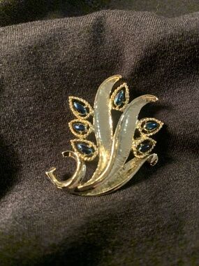 Gold-tone Blue Crystal Leaf Brooch - Women's Jewelry